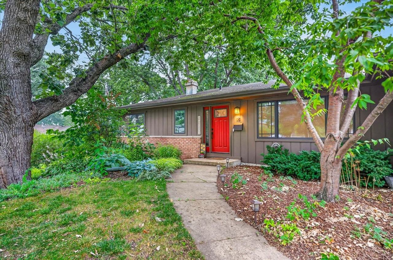 18 Cathy Ct - Photo 2 of 50