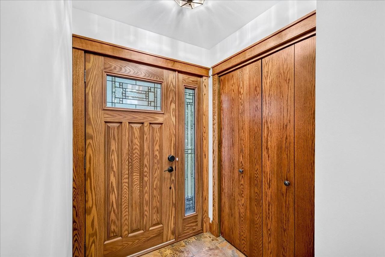 18 Cathy Ct - Photo 4 of 50