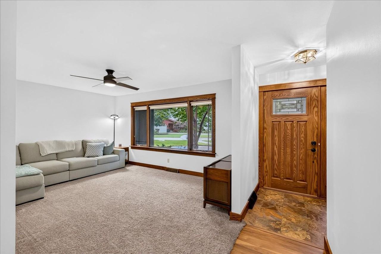 18 Cathy Ct - Photo 5 of 50