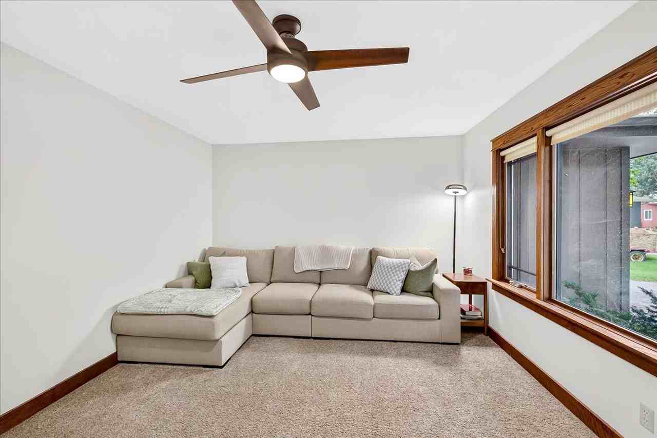 18 Cathy Ct - Photo 7 of 50