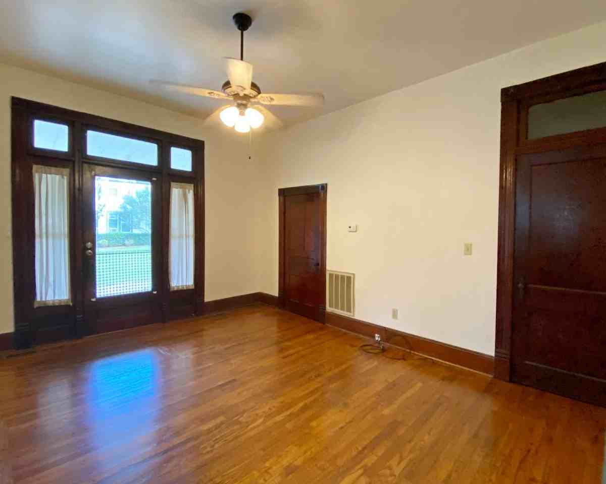 121 Stanley Ave - Photo 4 of 9
