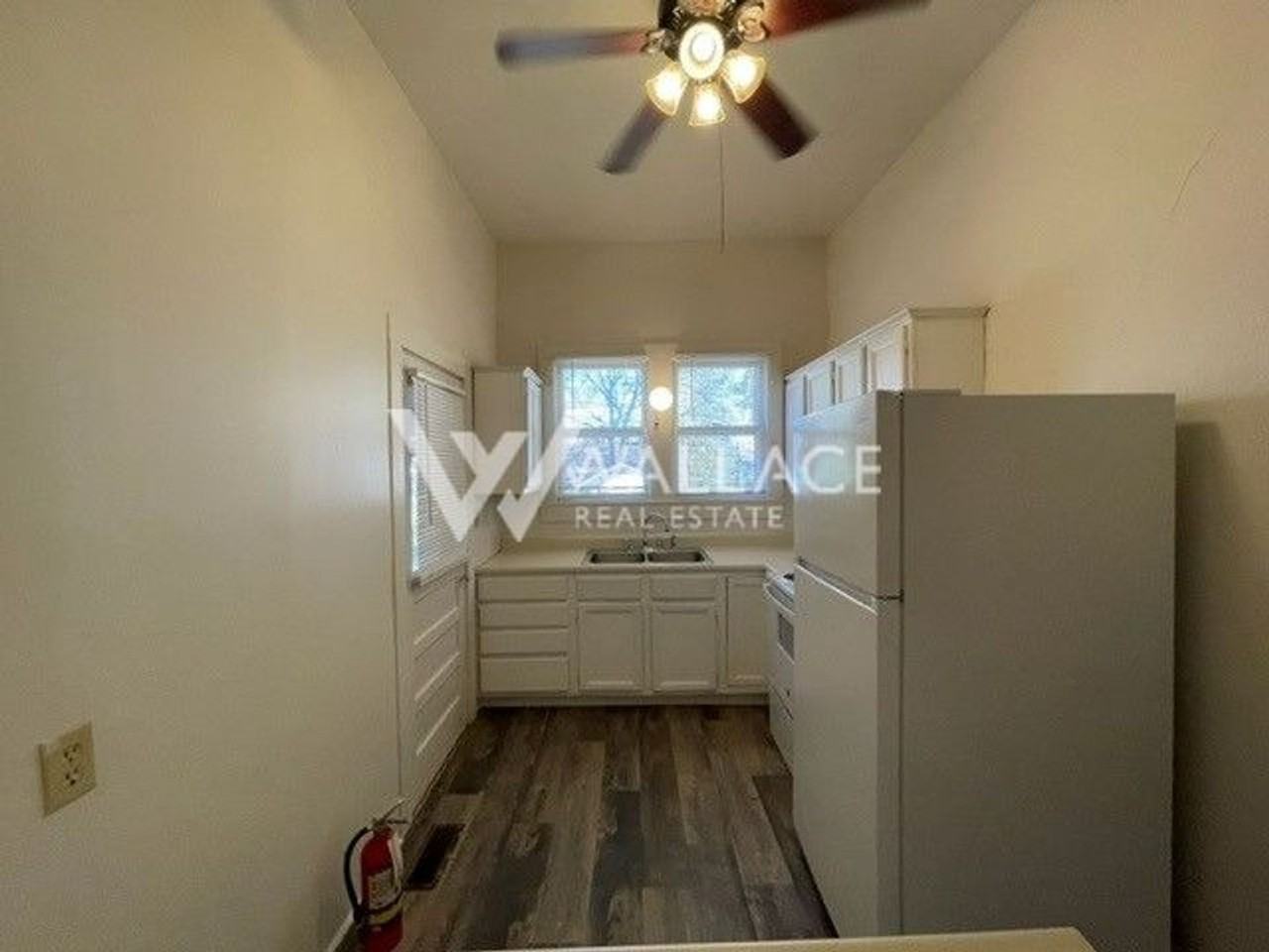 121 Stanley Ave - Photo 6 of 9