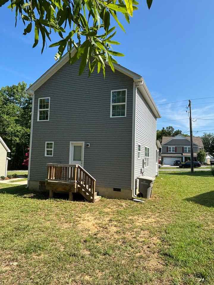 1402 Martin Luther King Ave #B - Photo 2 of 10