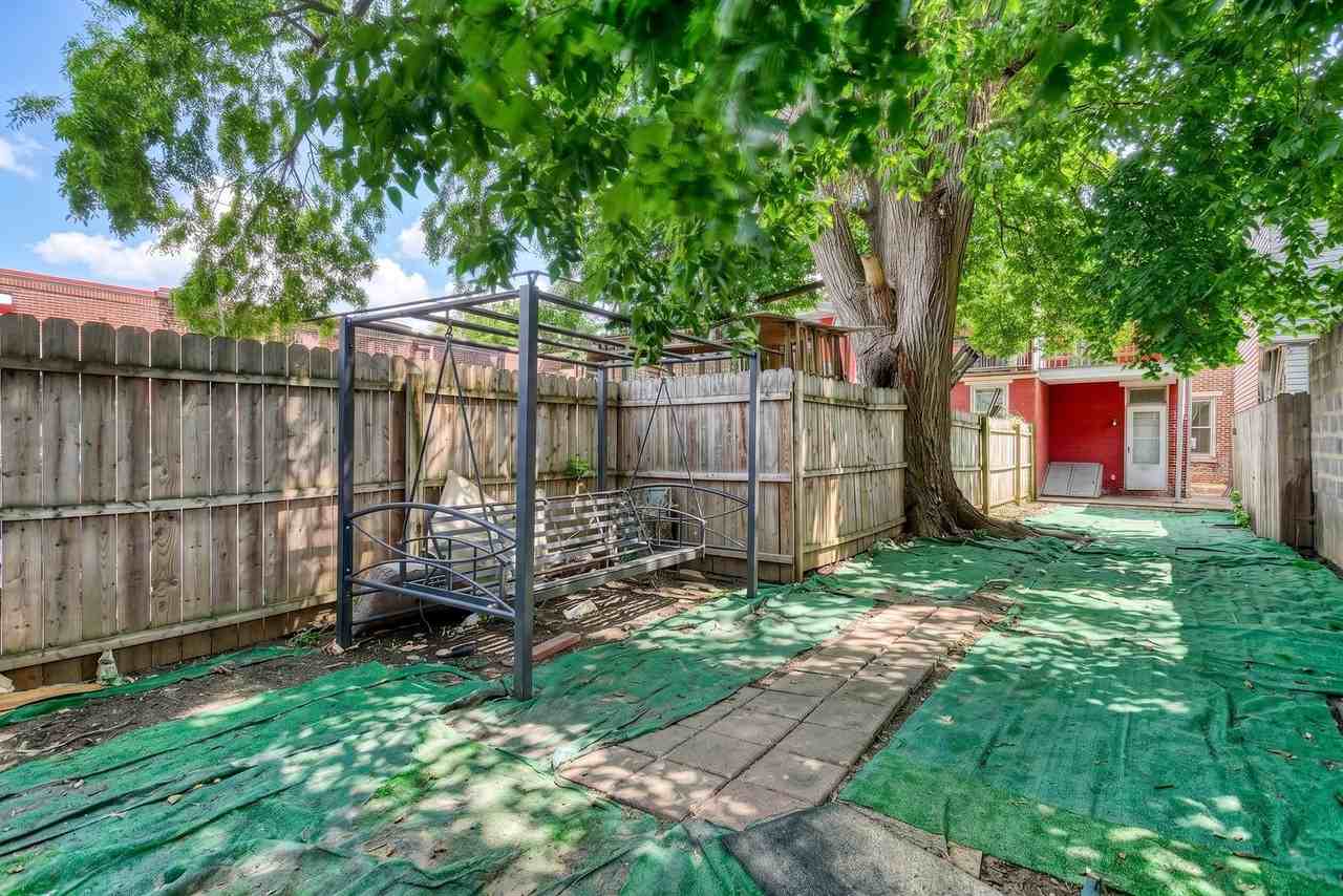 515 Seneca St - Photo 7 of 29