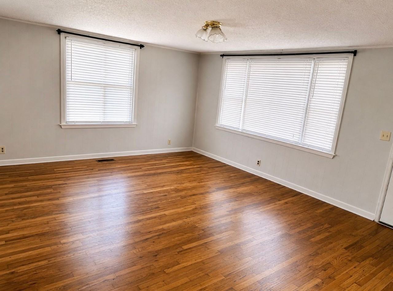 1062 Wesley Ave N - Photo 3 of 21