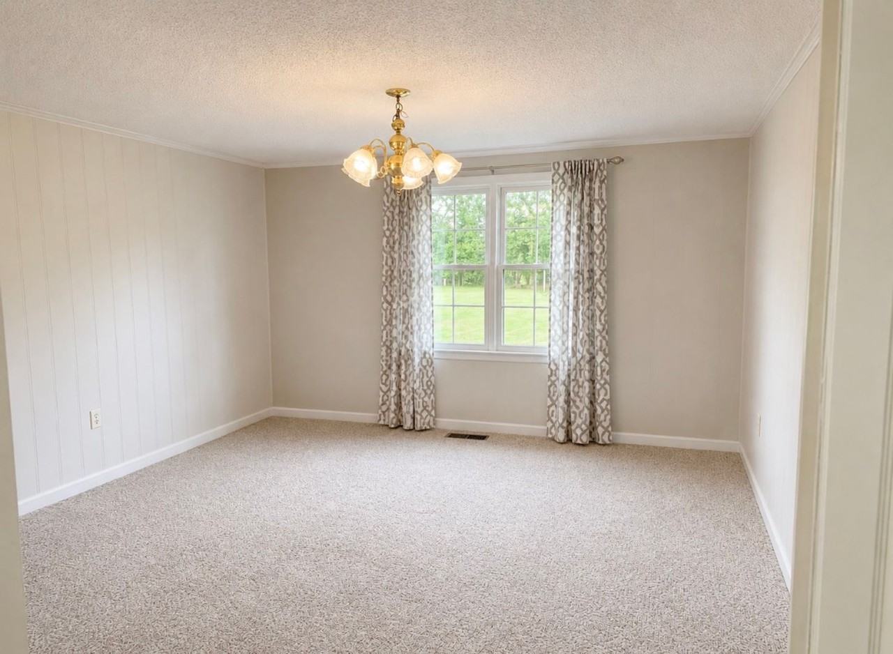 1062 Wesley Ave N - Photo 5 of 21