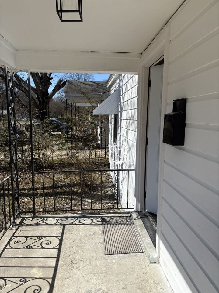3800 E Mallory Ave - Photo 4 of 9