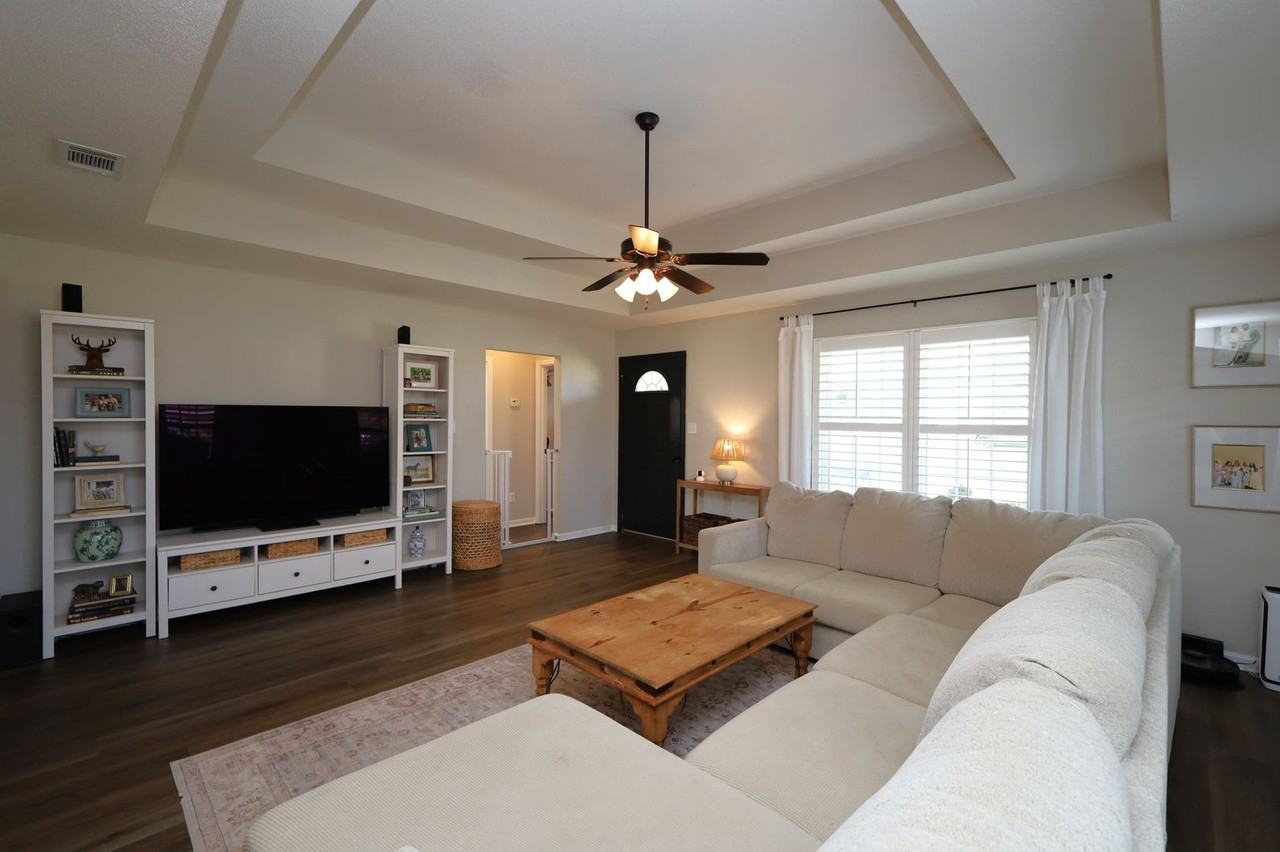 112 Mill Pond Pl - Photo 2 of 13