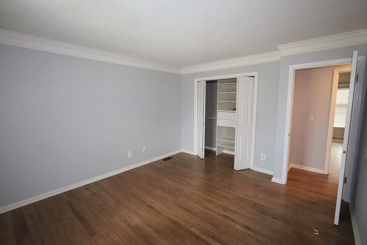 8231 Lake Terrace Dr - Photo 5 of 32
