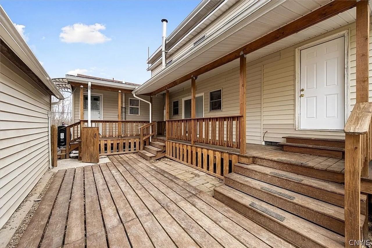 6126 Lowell Rd - Photo 2 of 10