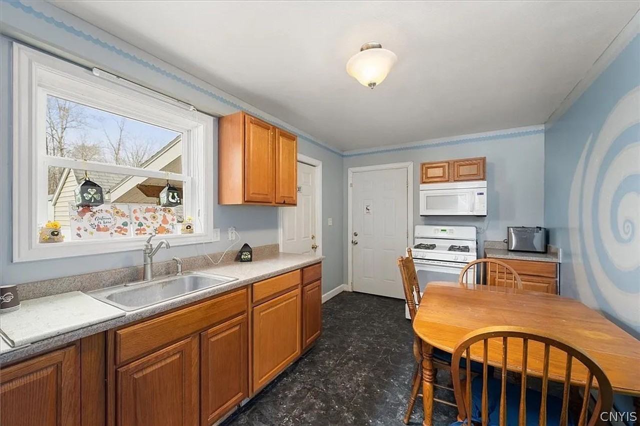 6126 Lowell Rd - Photo 3 of 10