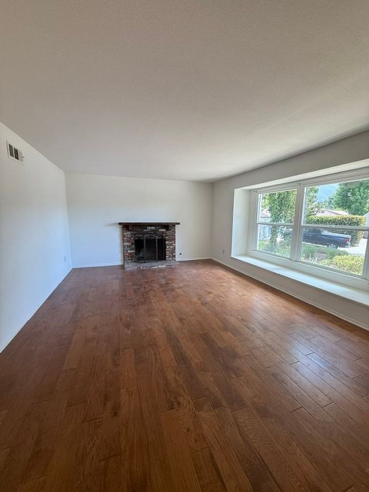 3733 Cullen Ct - Photo 2 of 10
