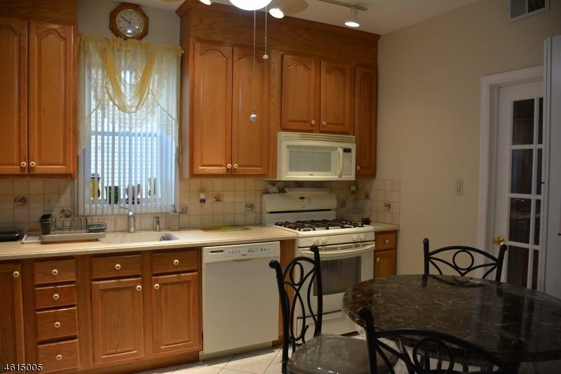 621 Clifton Ave - Photo 3 of 18