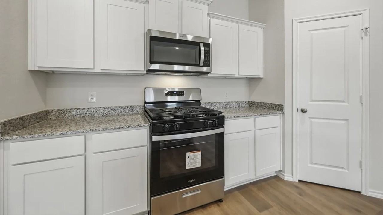 505 Lansdowne Dr - Photo 3 of 33
