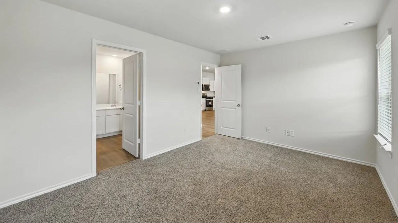 505 Lansdowne Dr - Photo 4 of 33