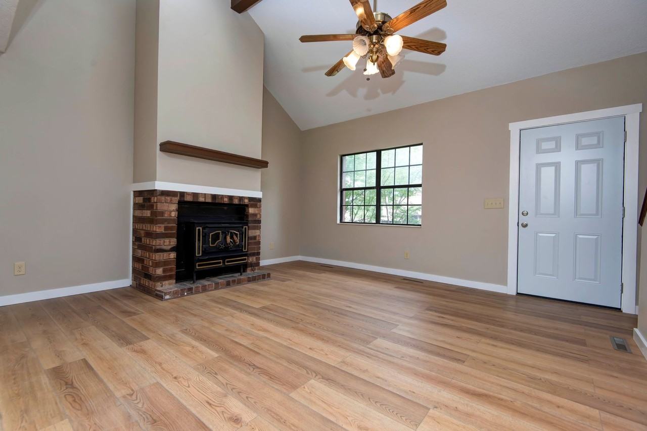 4444 S Robberson Ave - Photo 4 of 20
