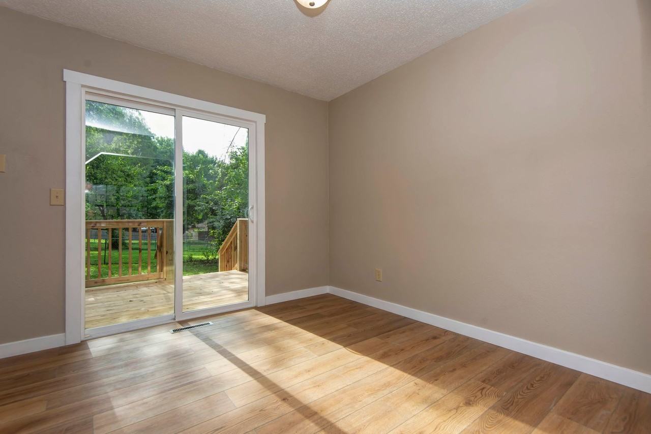4444 S Robberson Ave - Photo 5 of 20