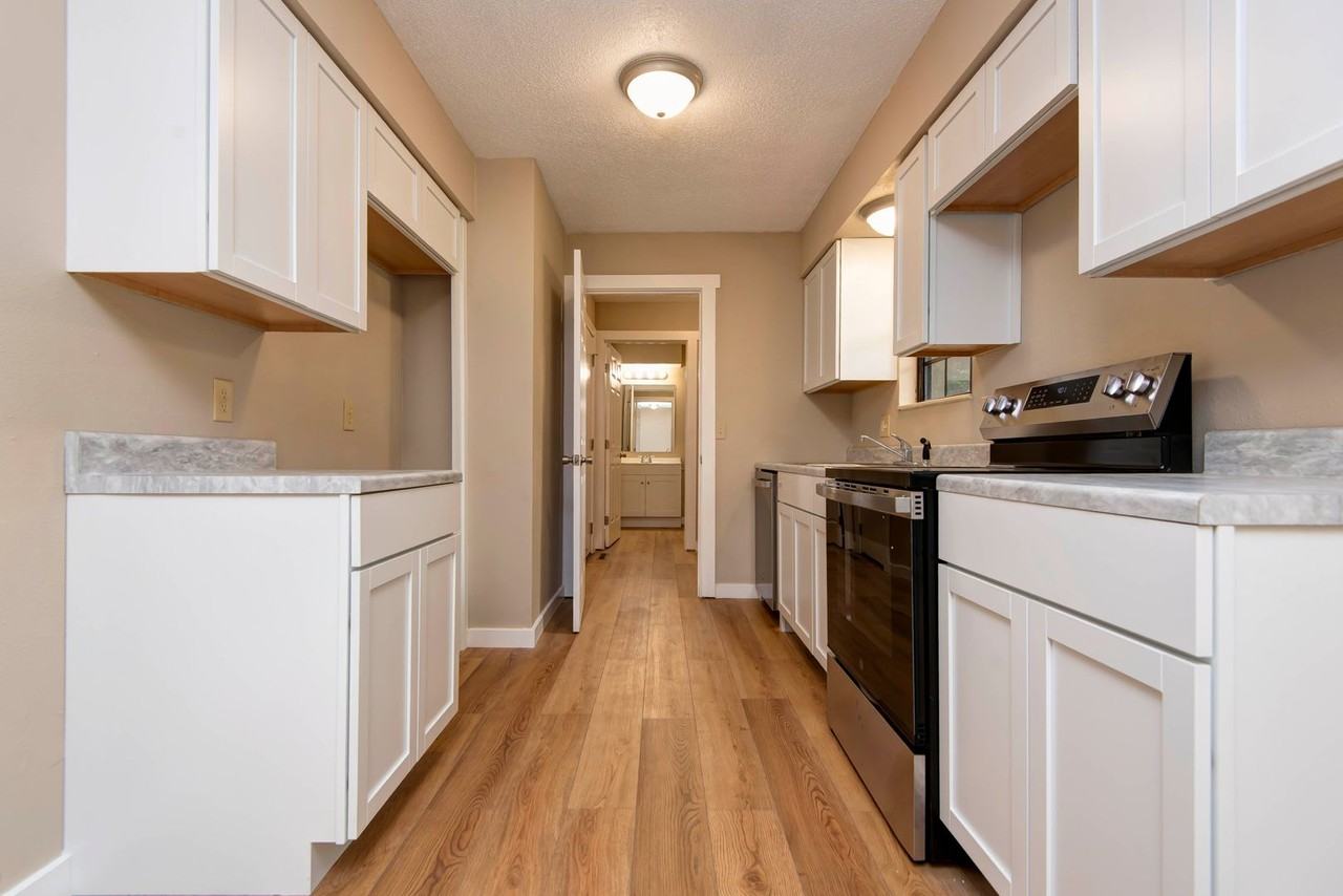4444 S Robberson Ave - Photo 6 of 20