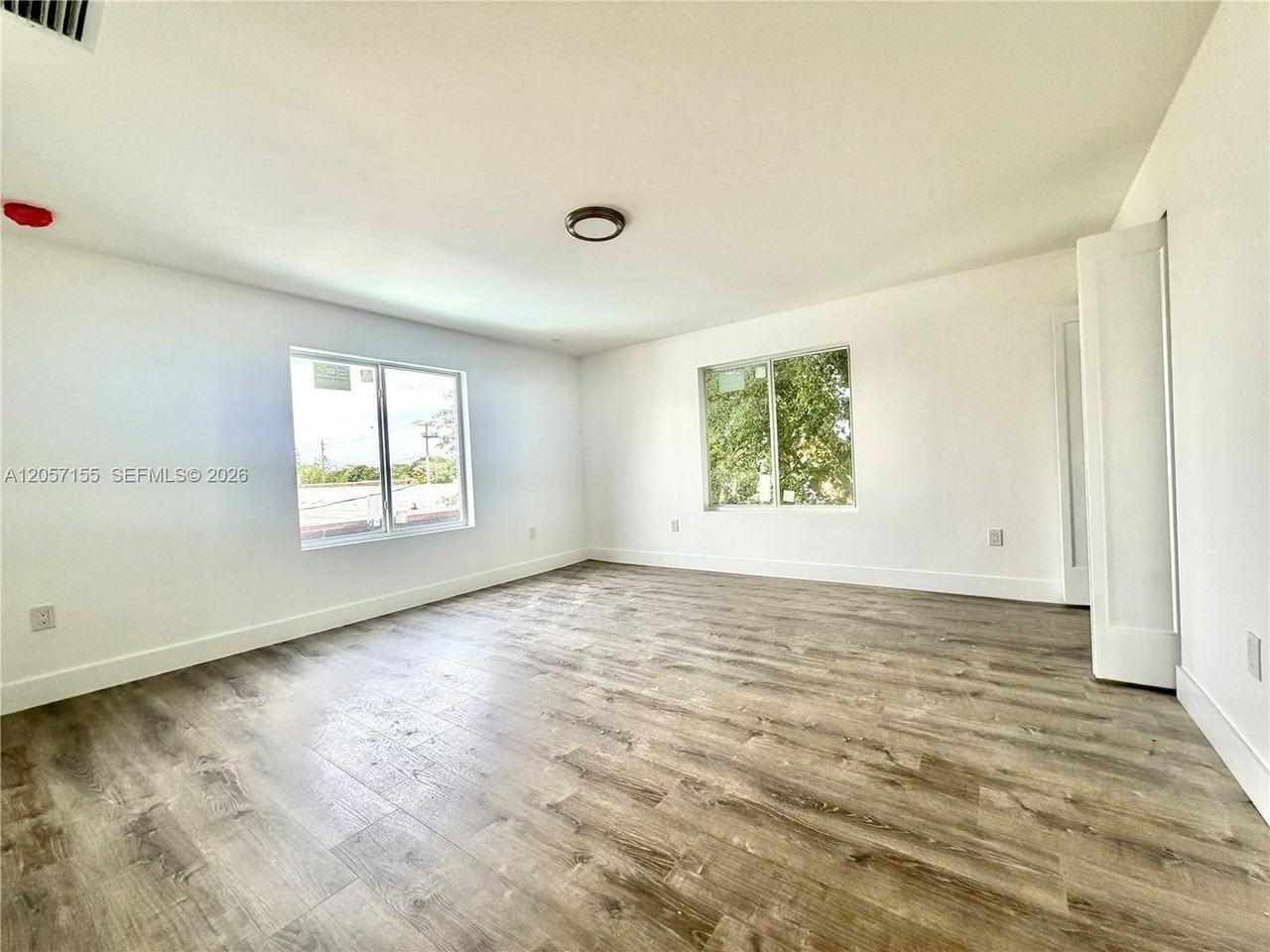 669 W 23rd St - Photo 4 of 15