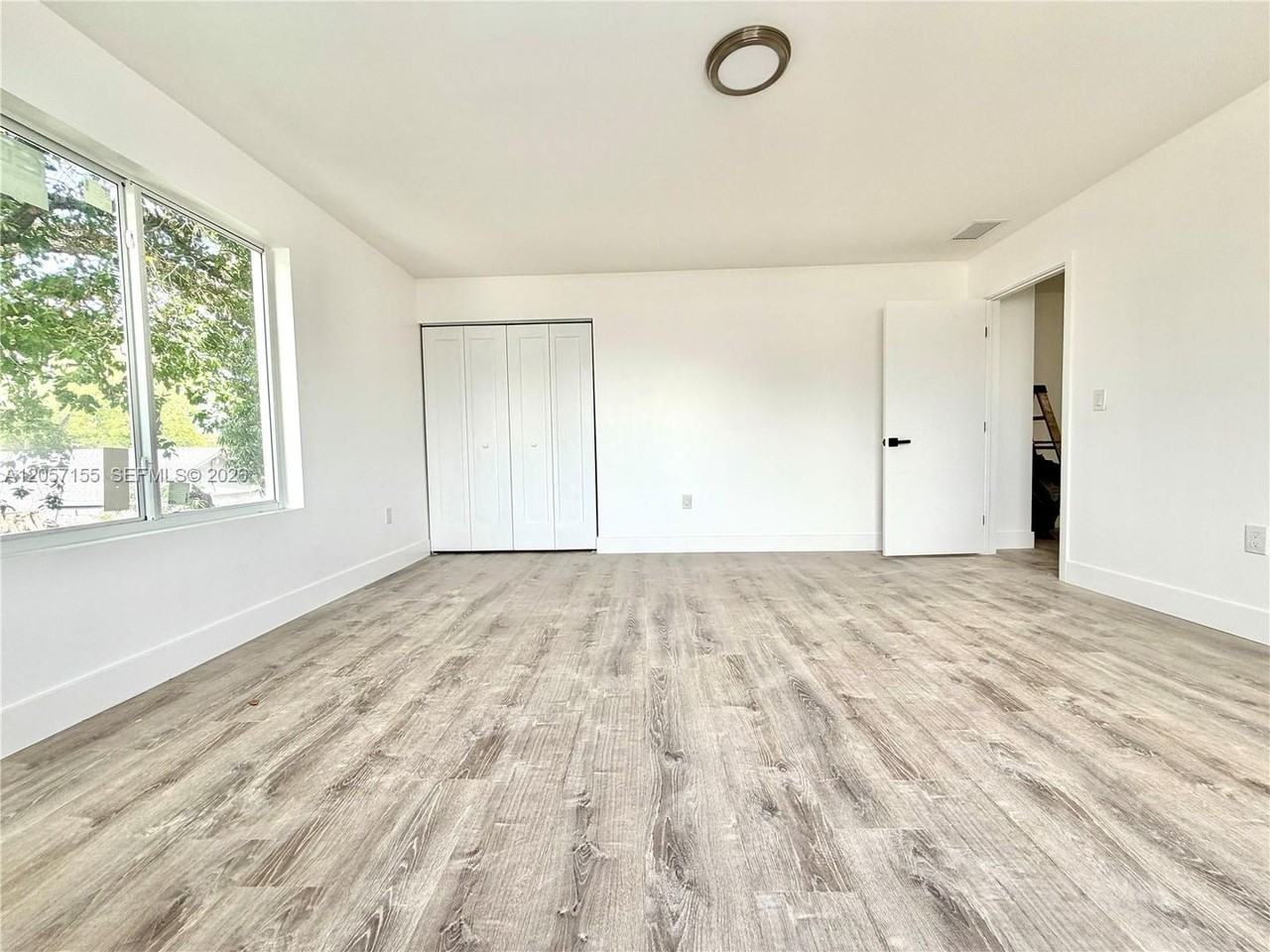 669 W 23rd St - Photo 6 of 15