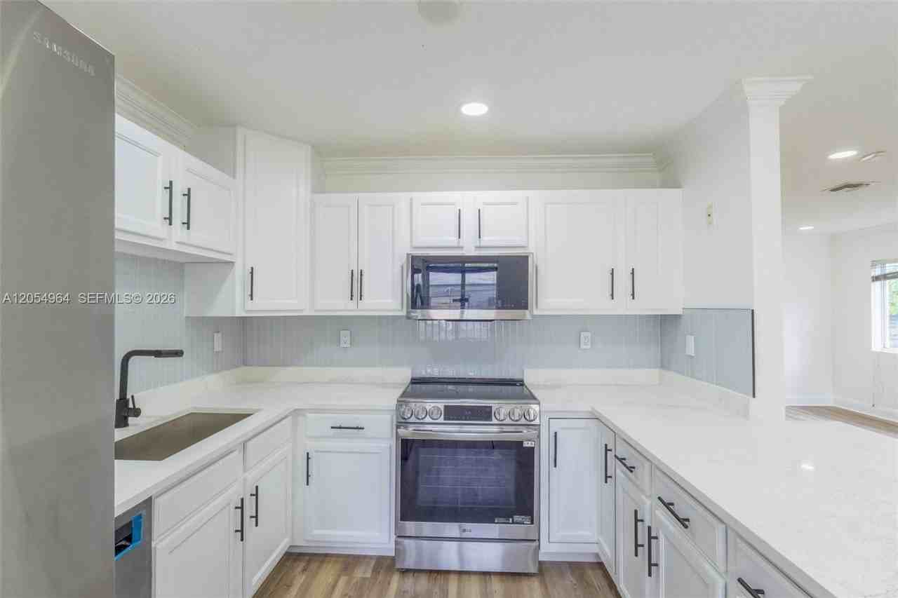 30 Nw 159th St - Photo 2 of 17