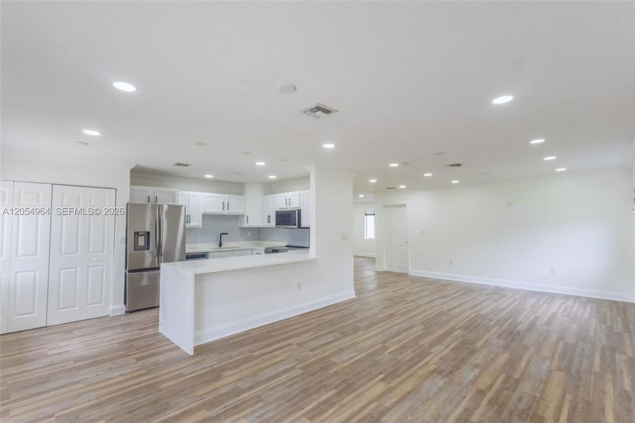 30 Nw 159th St - Photo 4 of 17