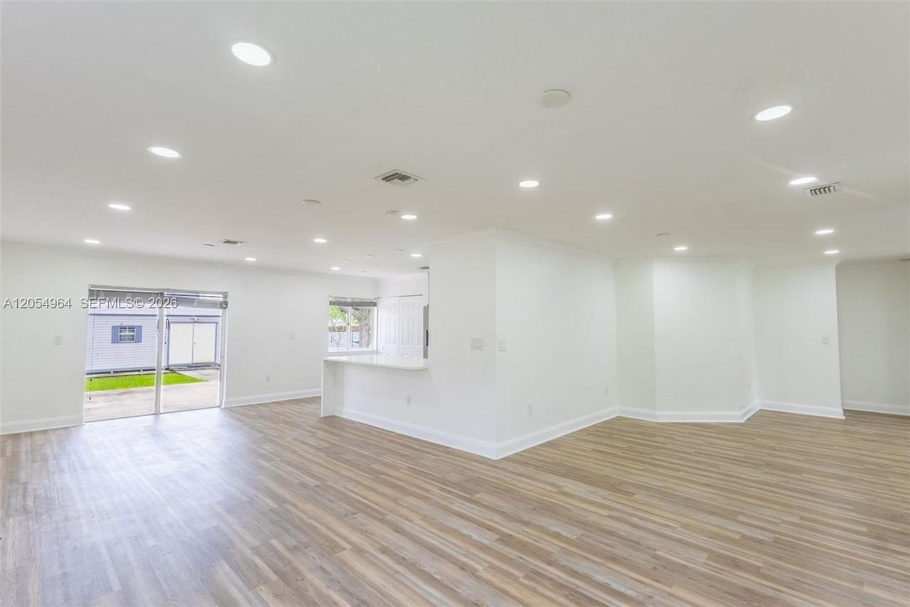 30 Nw 159th St - Photo 5 of 17