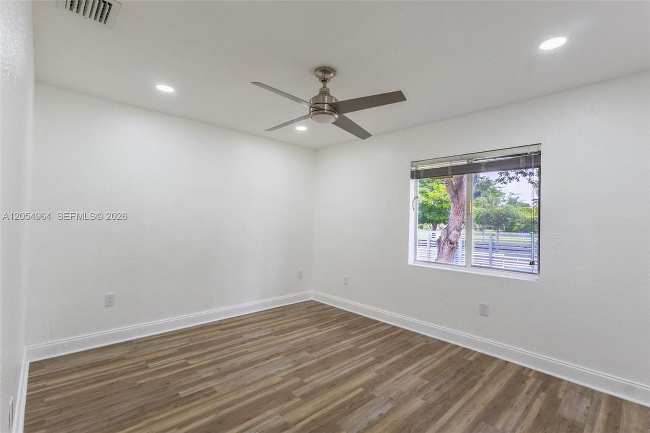 30 Nw 159th St - Photo 7 of 17