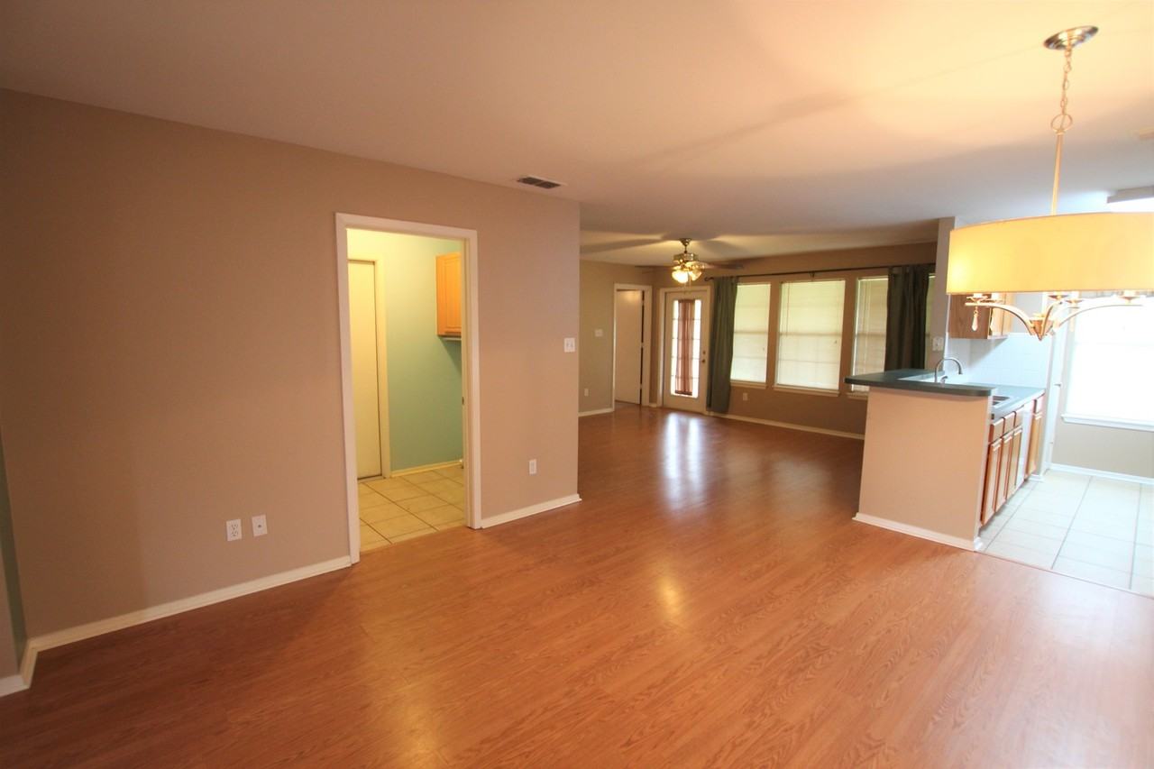 447 Redbud Cir - Photo 2 of 24