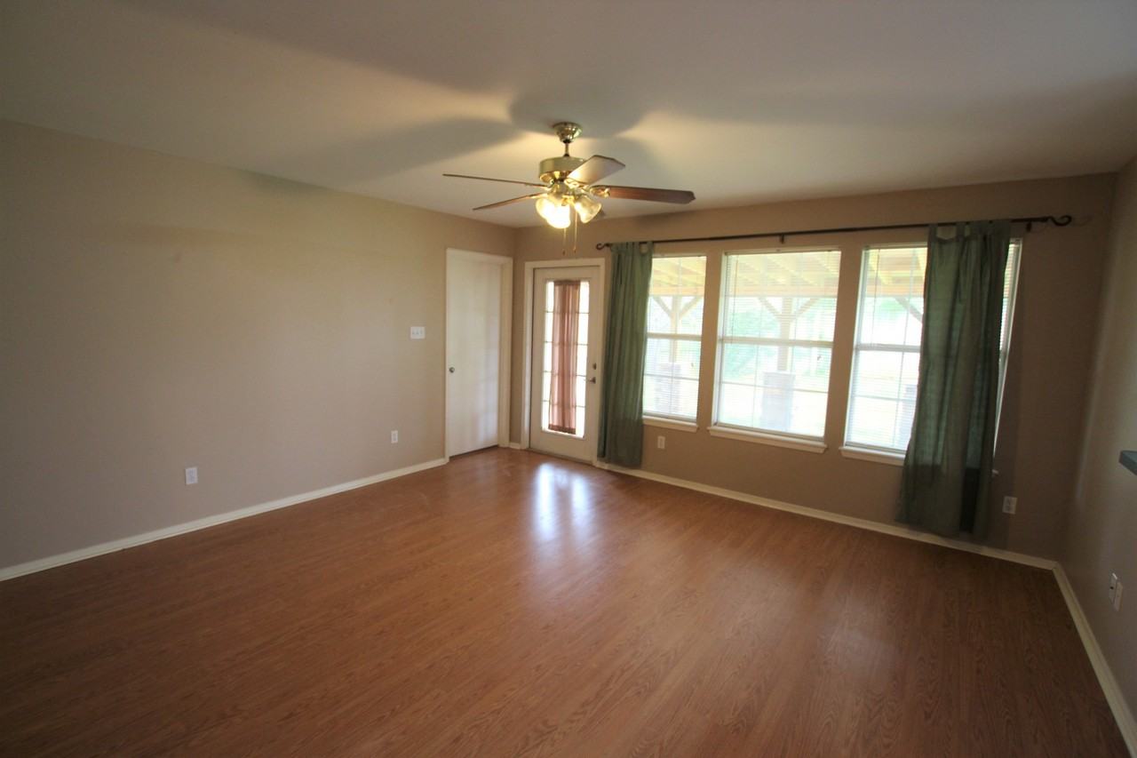 447 Redbud Cir - Photo 5 of 24