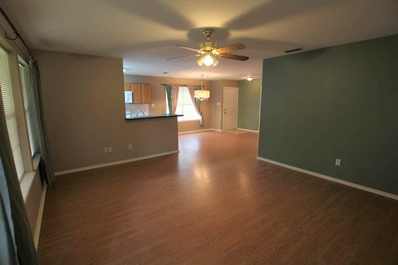 447 Redbud Cir - Photo 6 of 24