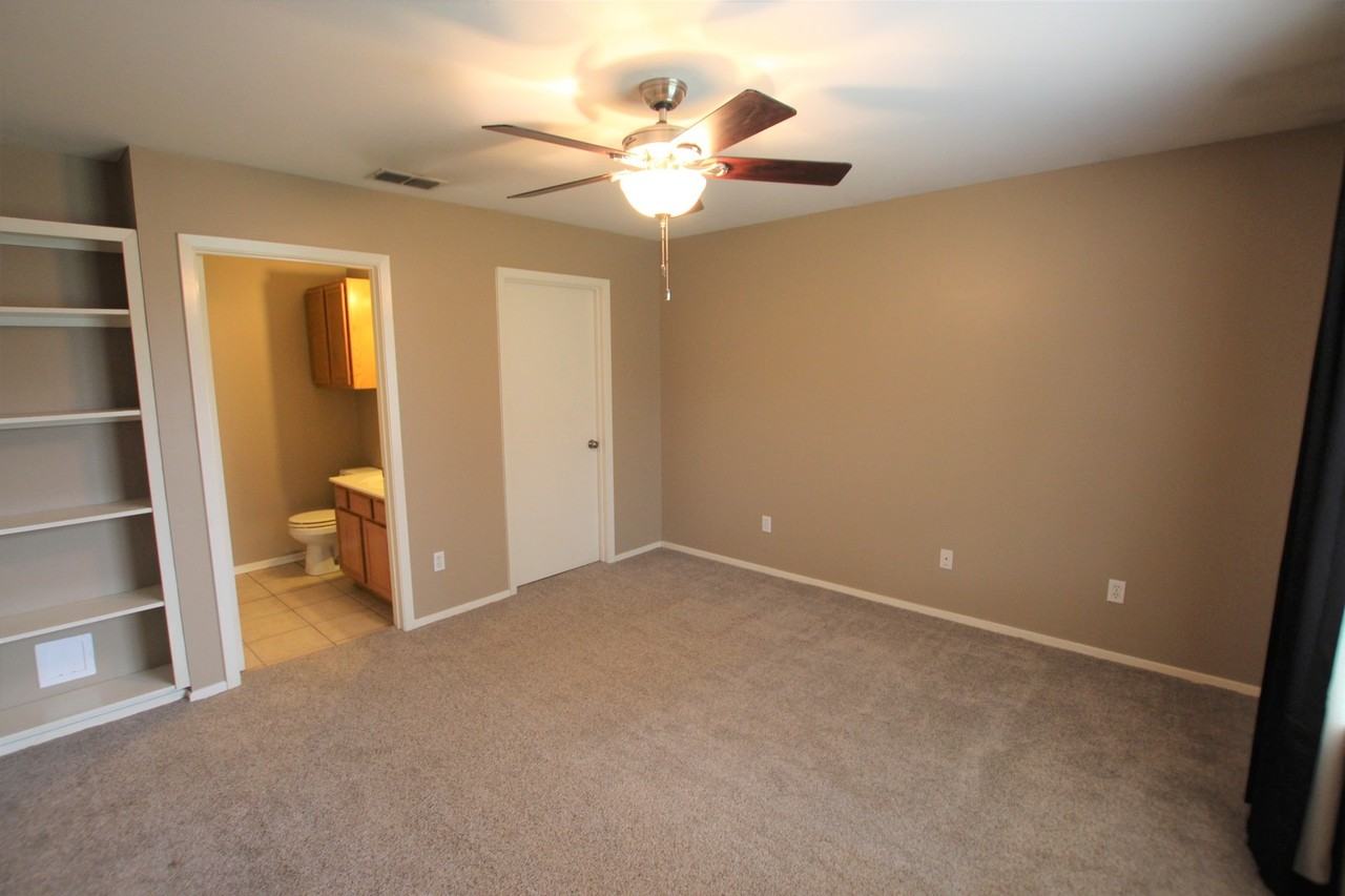 447 Redbud Cir - Photo 7 of 24