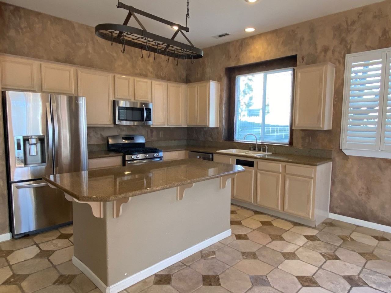 9780 Shadowstone Ct - Photo 4 of 23