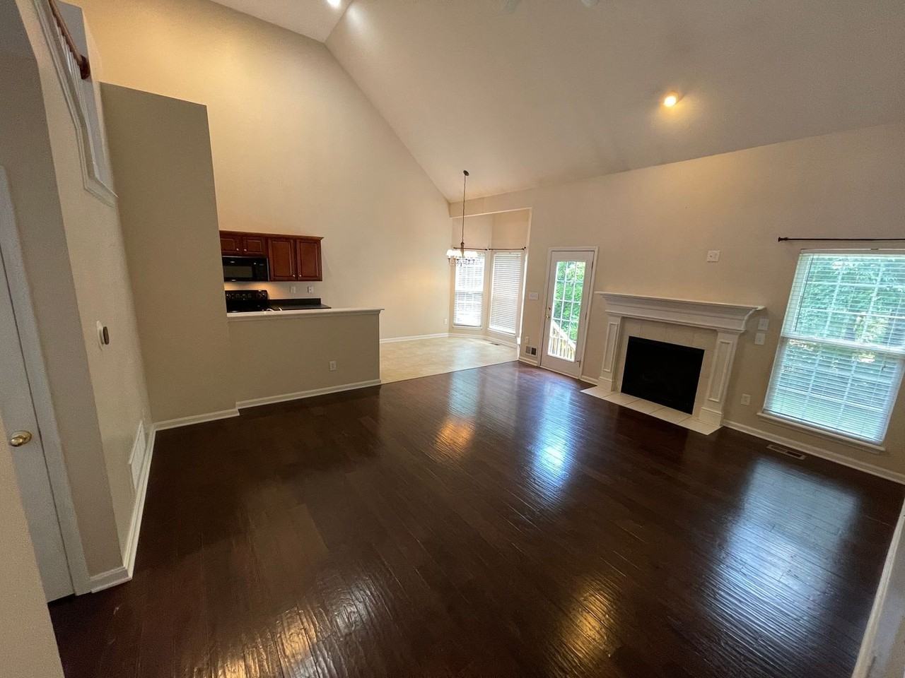 321 Arlington Meadows Dr - Photo 3 of 35