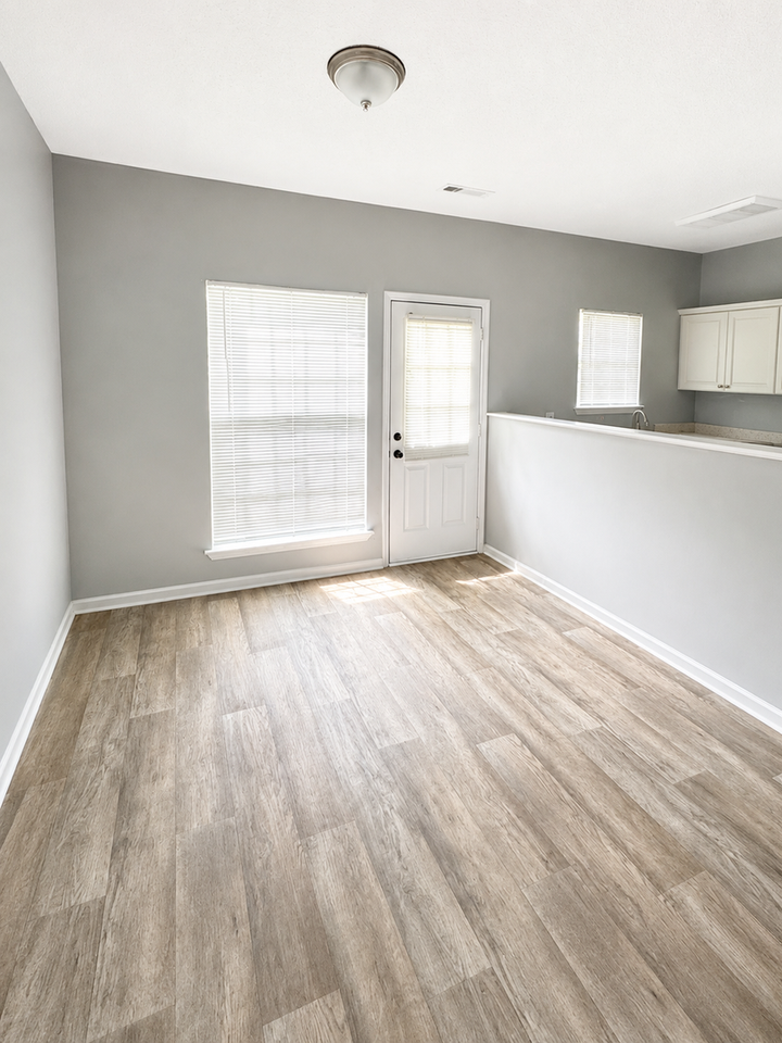 6752 Sunset Hills Blvd - Photo 2 of 8
