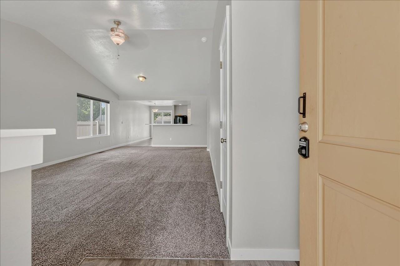 3914 W Meadowpine St - Photo 2 of 33