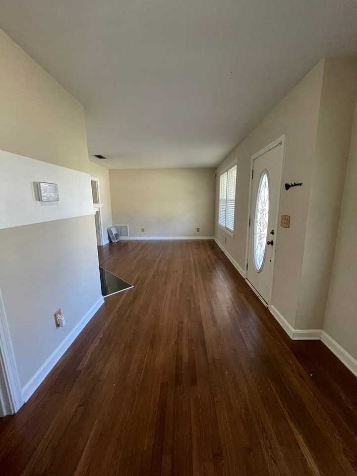1240 Glen Laura Rd - Photo 4 of 16