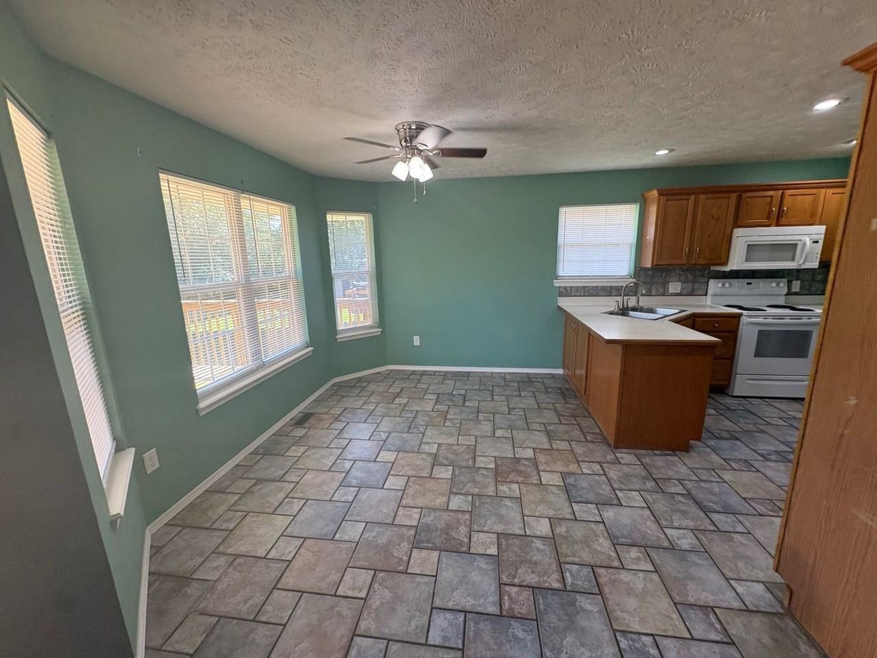 5118 N Graybrooke Dr - Photo 3 of 21