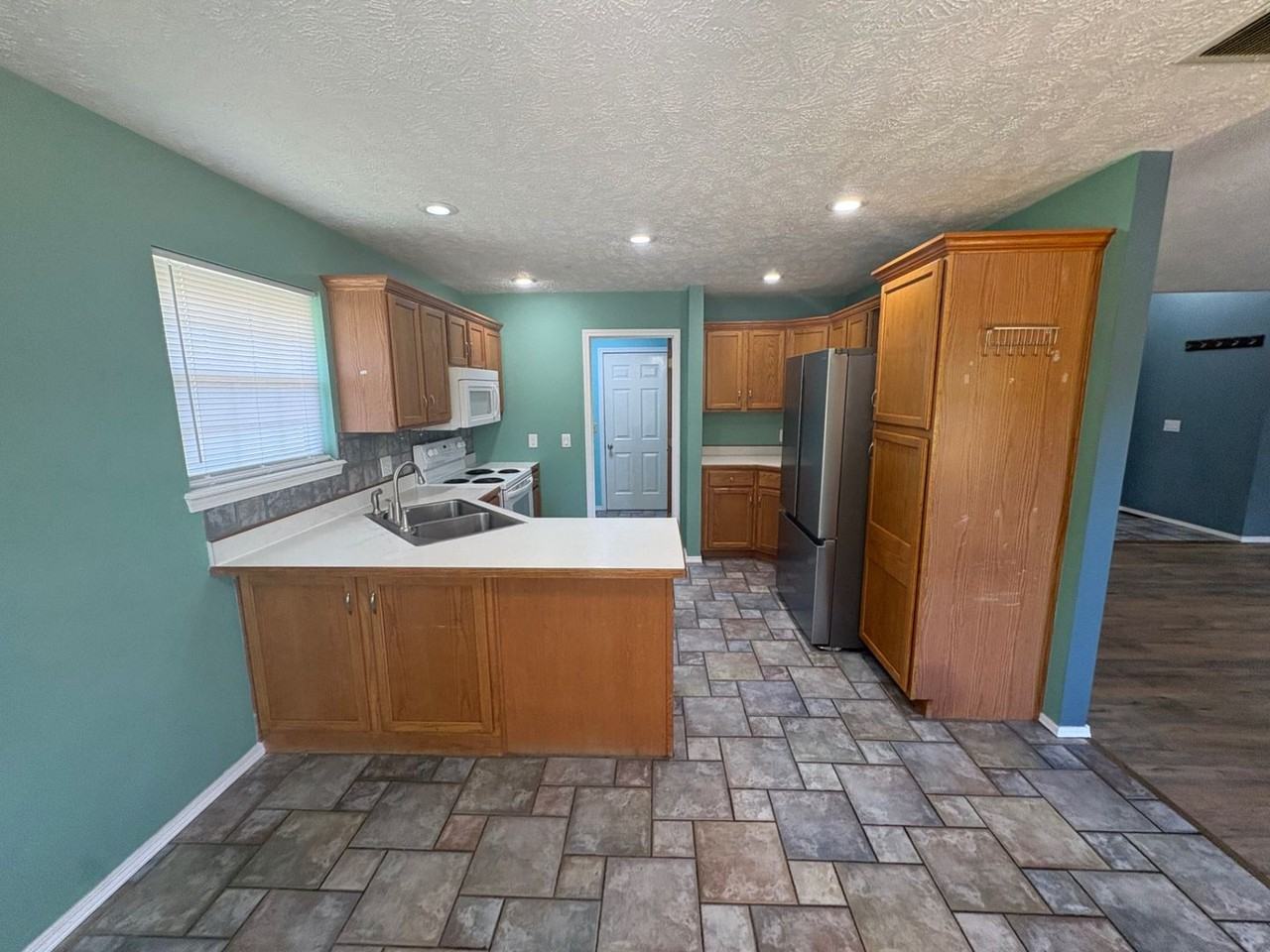5118 N Graybrooke Dr - Photo 4 of 21