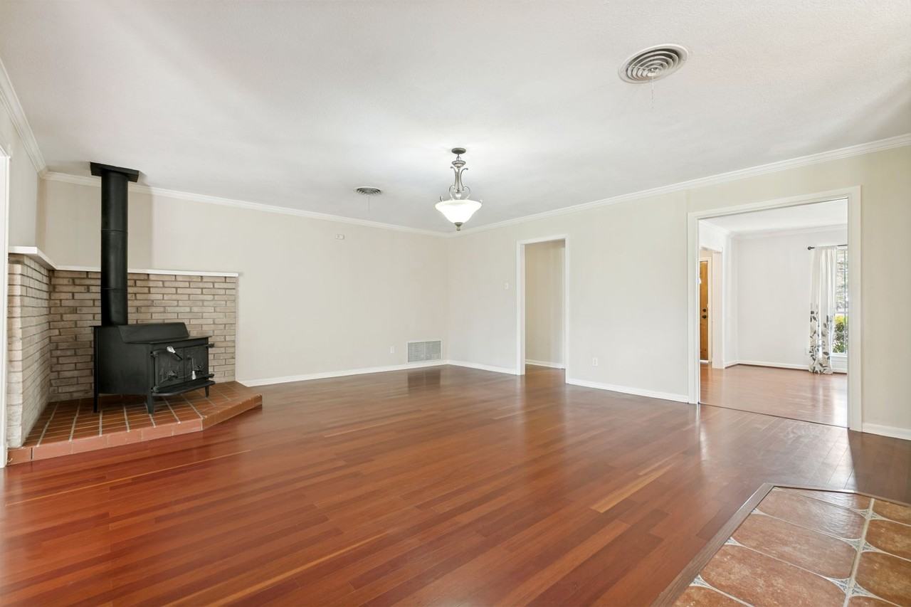 715 E Sunshine Dr - Photo 5 of 25