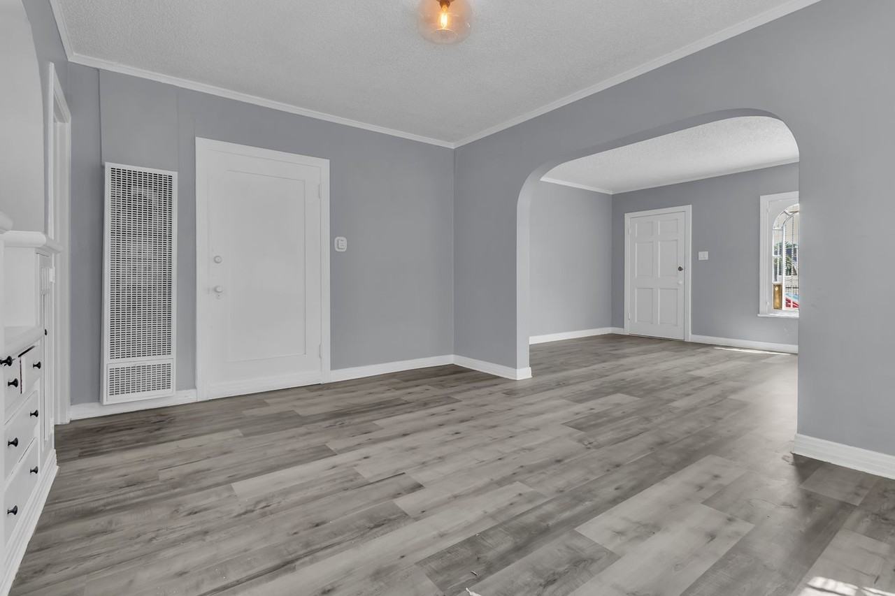 1441 W 53rd St - Photo 2 of 23
