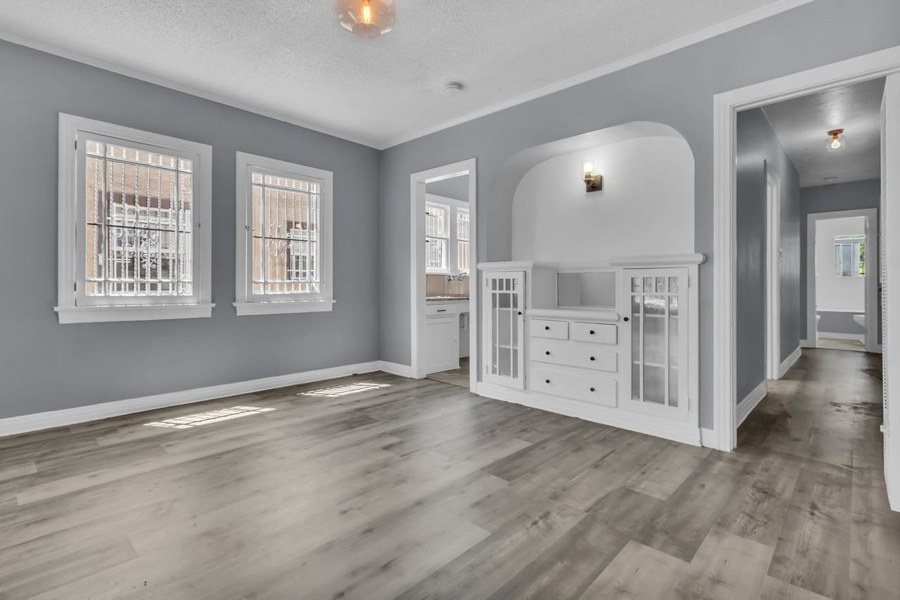 1441 W 53rd St - Photo 3 of 23