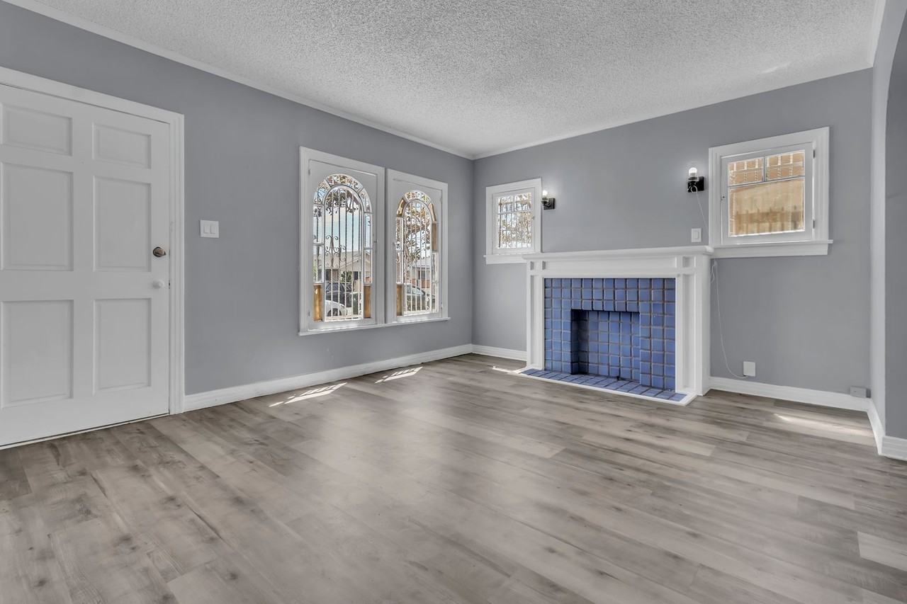 1441 W 53rd St - Photo 5 of 23