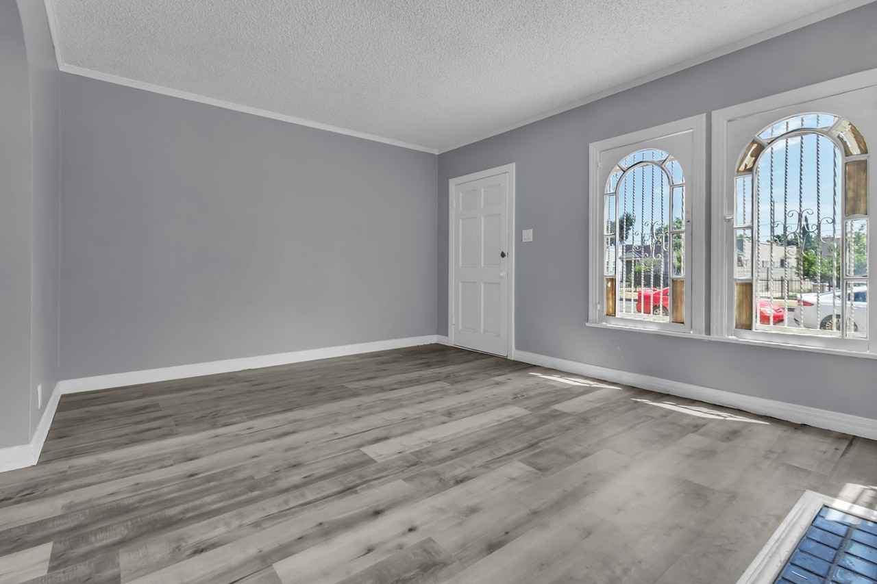 1441 W 53rd St - Photo 6 of 23