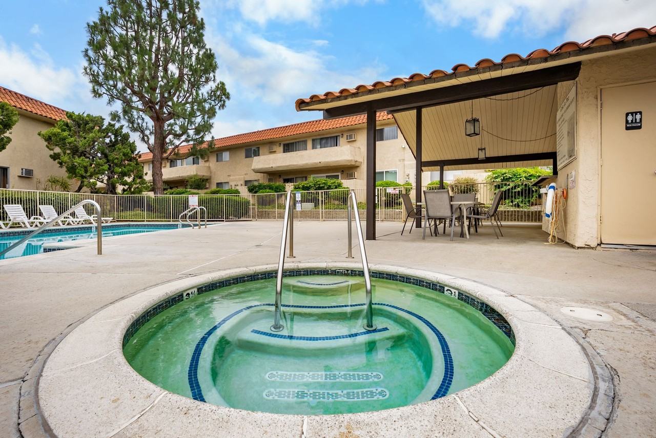 140 - The Rowland Apartments - Photo 4 of 22