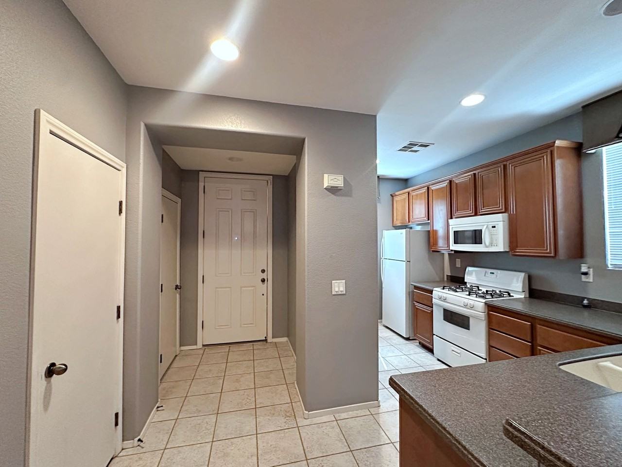 5241 Pendergrass St - Photo 3 of 31