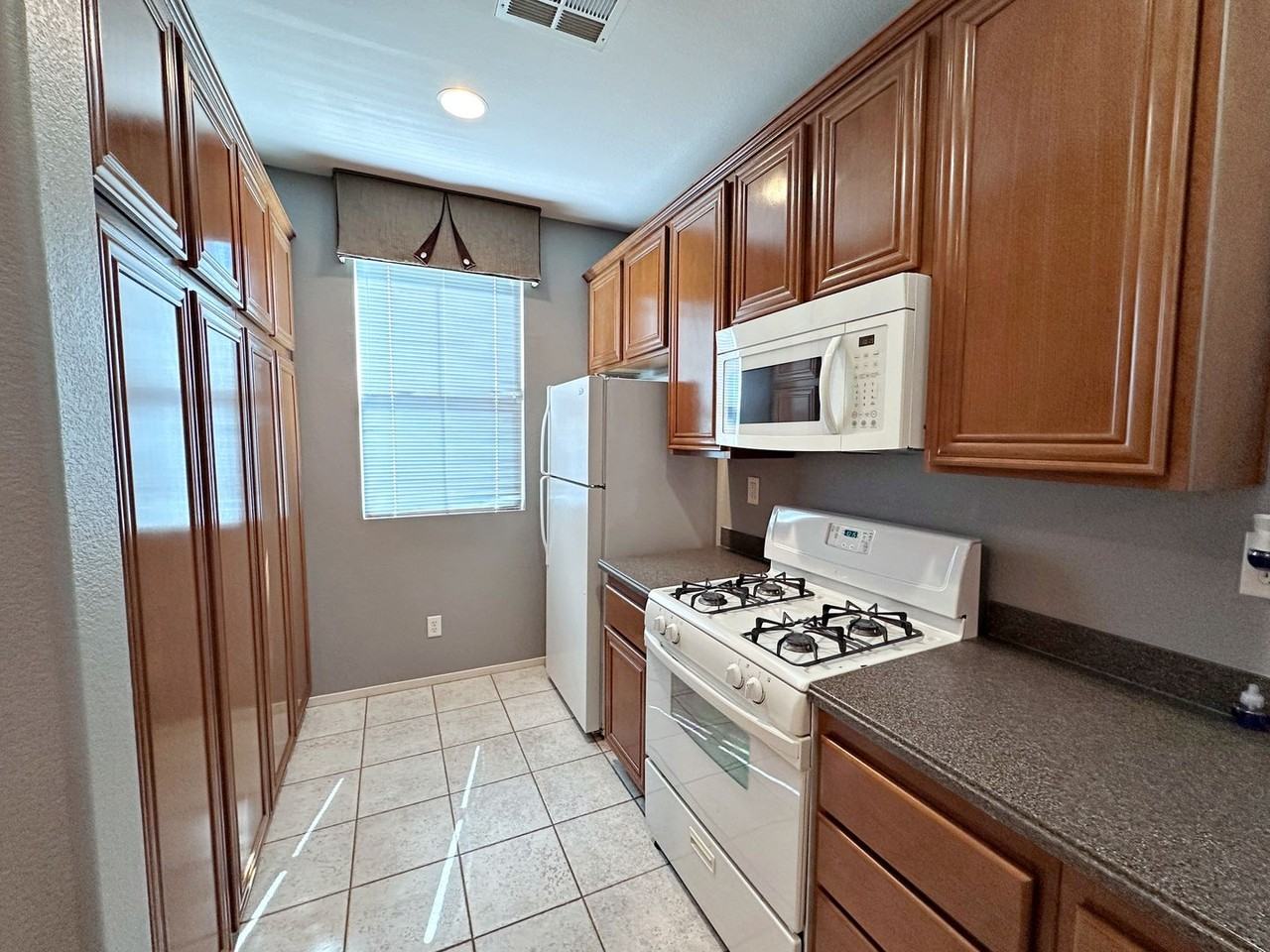 5241 Pendergrass St - Photo 4 of 31