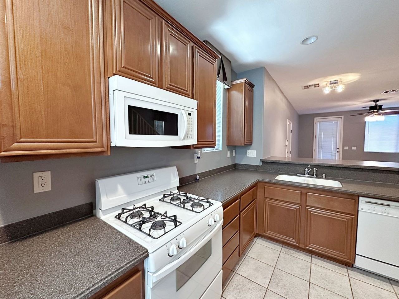 5241 Pendergrass St - Photo 6 of 31