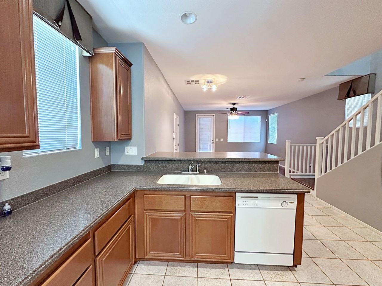 5241 Pendergrass St - Photo 7 of 31