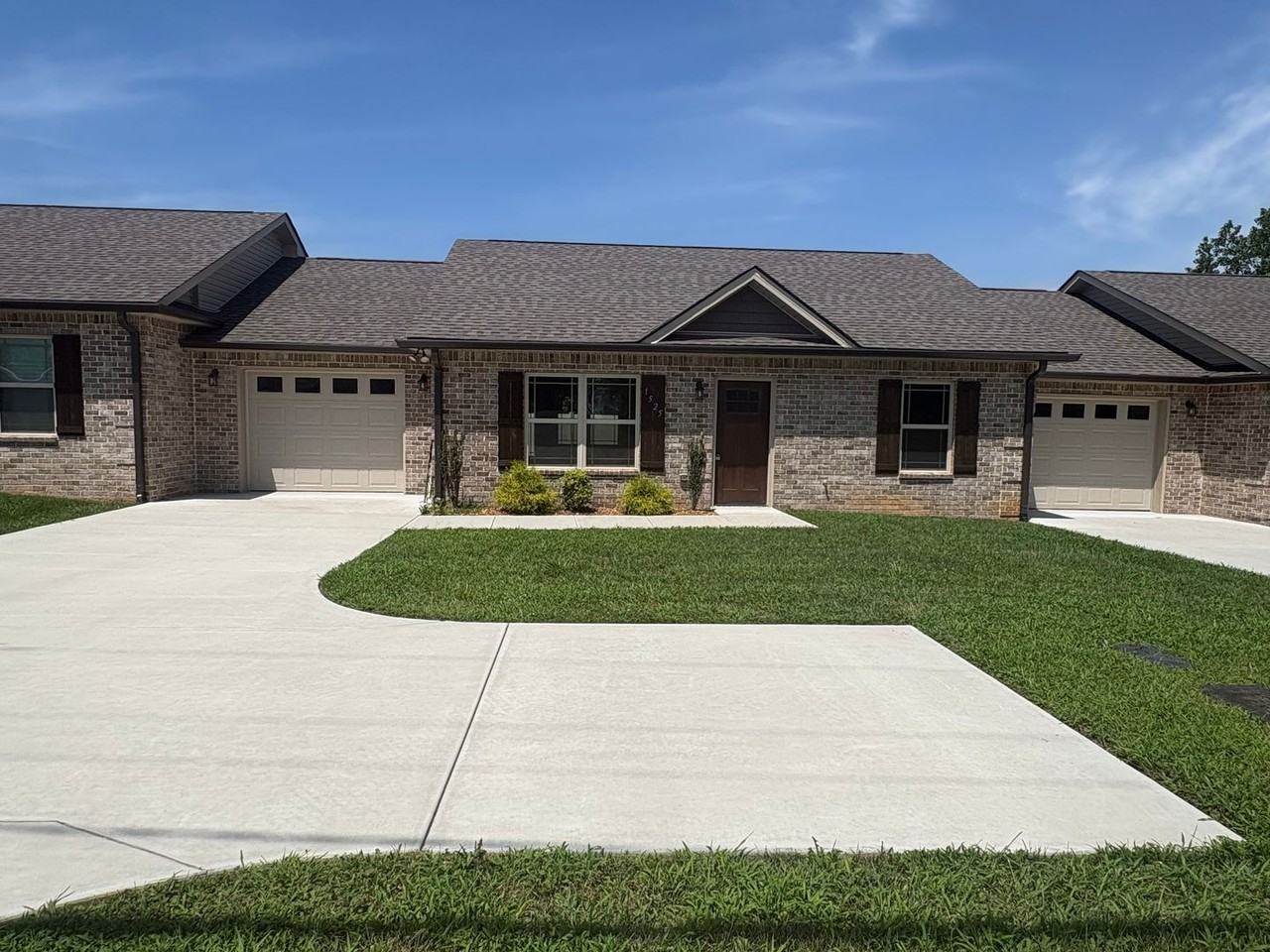 1525 Green Ln - Photo 2 of 21